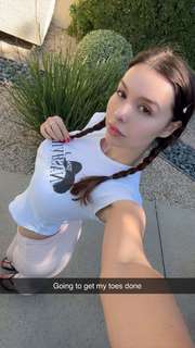 Sophie Mudd feet photo thumbnail