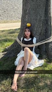 Sophie Mudd feet photo thumbnail