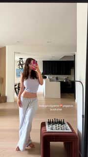 Sophie Mudd feet photo thumbnail