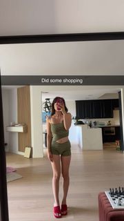 Sophie Mudd feet photo thumbnail