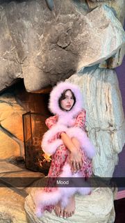 Sophie Mudd feet photo thumbnail