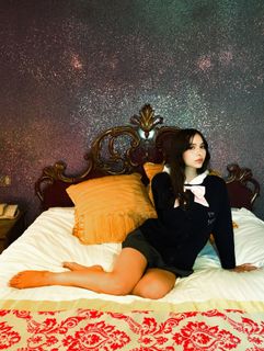 Sophie Mudd feet photo thumbnail