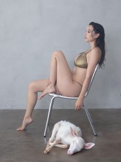 Sophie Mudd feet photo thumbnail