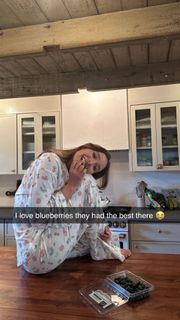 Sophie Mudd feet photo thumbnail