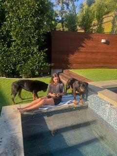 Sophie Mudd feet photo thumbnail