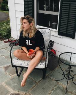 Sophie Nélisse feet photo thumbnail
