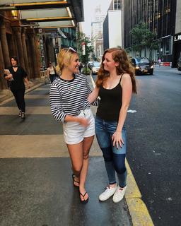 Sophie Nélisse feet photo thumbnail