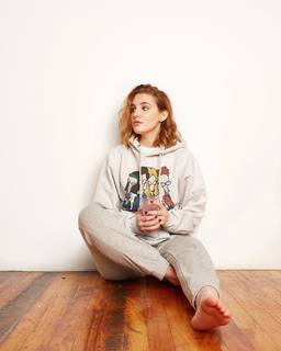 Sophie Nélisse feet photo thumbnail