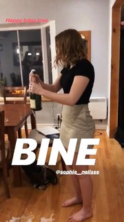 Sophie Nélisse feet photo thumbnail