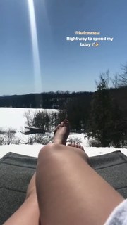 Sophie Nélisse feet photo thumbnail