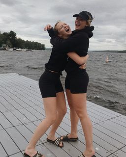 Sophie Nélisse feet photo thumbnail