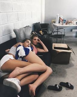 Sophie Nélisse feet photo thumbnail