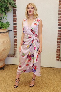 Sophie Nélisse feet photo thumbnail