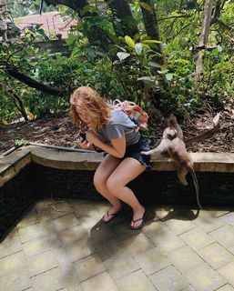 Sophie Nélisse feet photo thumbnail