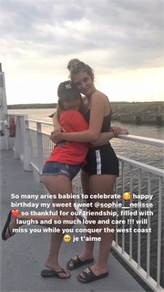 Sophie Nélisse feet photo thumbnail