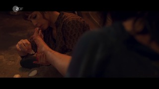 Sophie Nélisse feet photo thumbnail