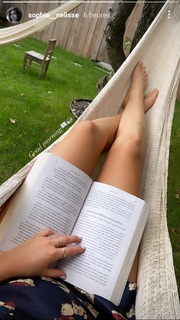 Sophie Nélisse feet photo thumbnail