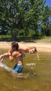 Sophie Nélisse feet photo thumbnail