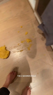 Sophie Nélisse feet photo thumbnail