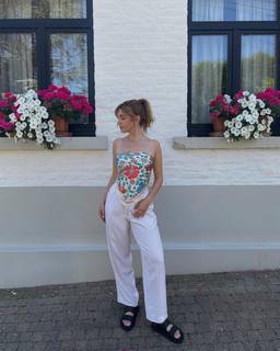 Sophie Nélisse feet photo thumbnail