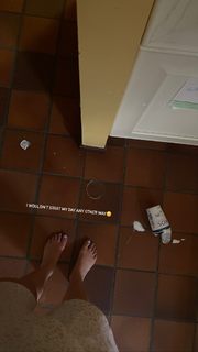 Sophie Nélisse feet photo thumbnail