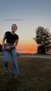 Sophie Nélisse feet photo thumbnail