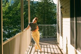 Sophie Nélisse feet photo thumbnail