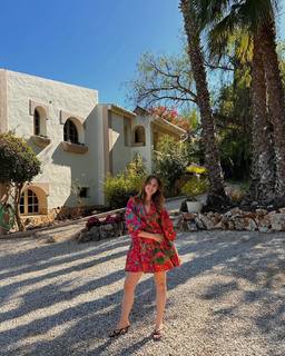 Sophie Nélisse feet photo thumbnail