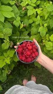Sophie Nélisse feet photo thumbnail