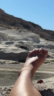 Sophie Nélisse feet photo thumbnail