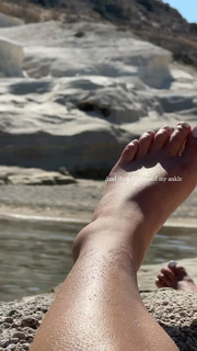 Sophie Nélisse feet photo thumbnail