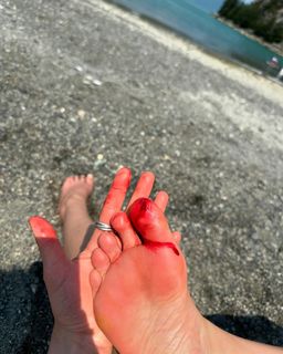 Sophie Nélisse feet photo thumbnail