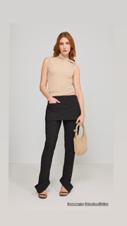 Sophie Nélisse feet photo thumbnail