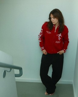 Sophie Nélisse feet photo thumbnail