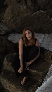 Sophie Nélisse feet photo thumbnail