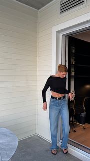 Sophie Nélisse feet photo thumbnail