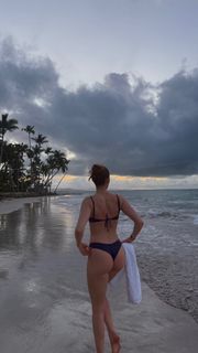 Sophie Nélisse feet photo 16