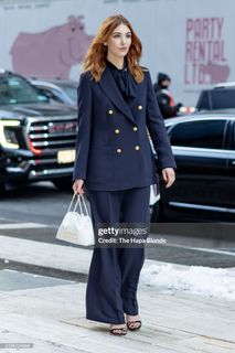 Sophie Nélisse feet photo 12
