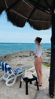 Sophie Nélisse feet photo 17