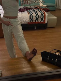 Sophie Nélisse feet photo 15