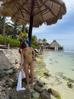 Sophie Nélisse feet photo 13