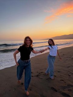 Sophie Nélisse feet photo 11