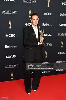 Sophie Nélisse feet photo 6