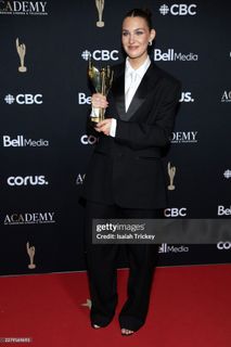 Sophie Nélisse feet photo 5
