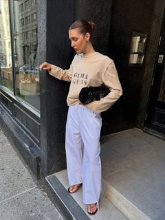 Sophie Nélisse feet photo 3