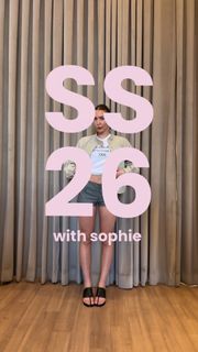 Sophie Nélisse feet photo 13