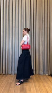 Sophie Nélisse feet photo 9