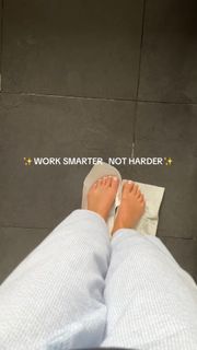 Sophie Nélisse feet photo 19