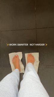 Sophie Nélisse feet photo 18