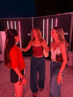 Sophie Nélisse feet photo 12